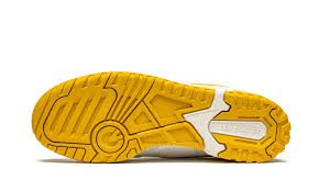NEW BALANCE 550 Sea Salt Varsity Gold