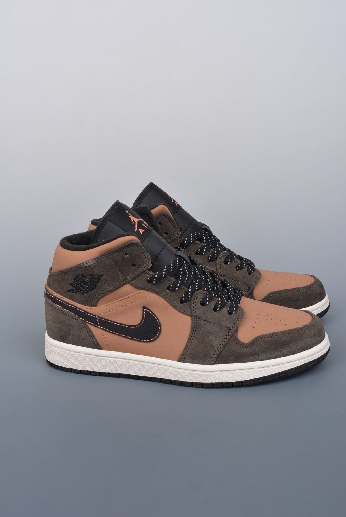 Jordan 1 Mid SE Cioccolato fondente (GS)