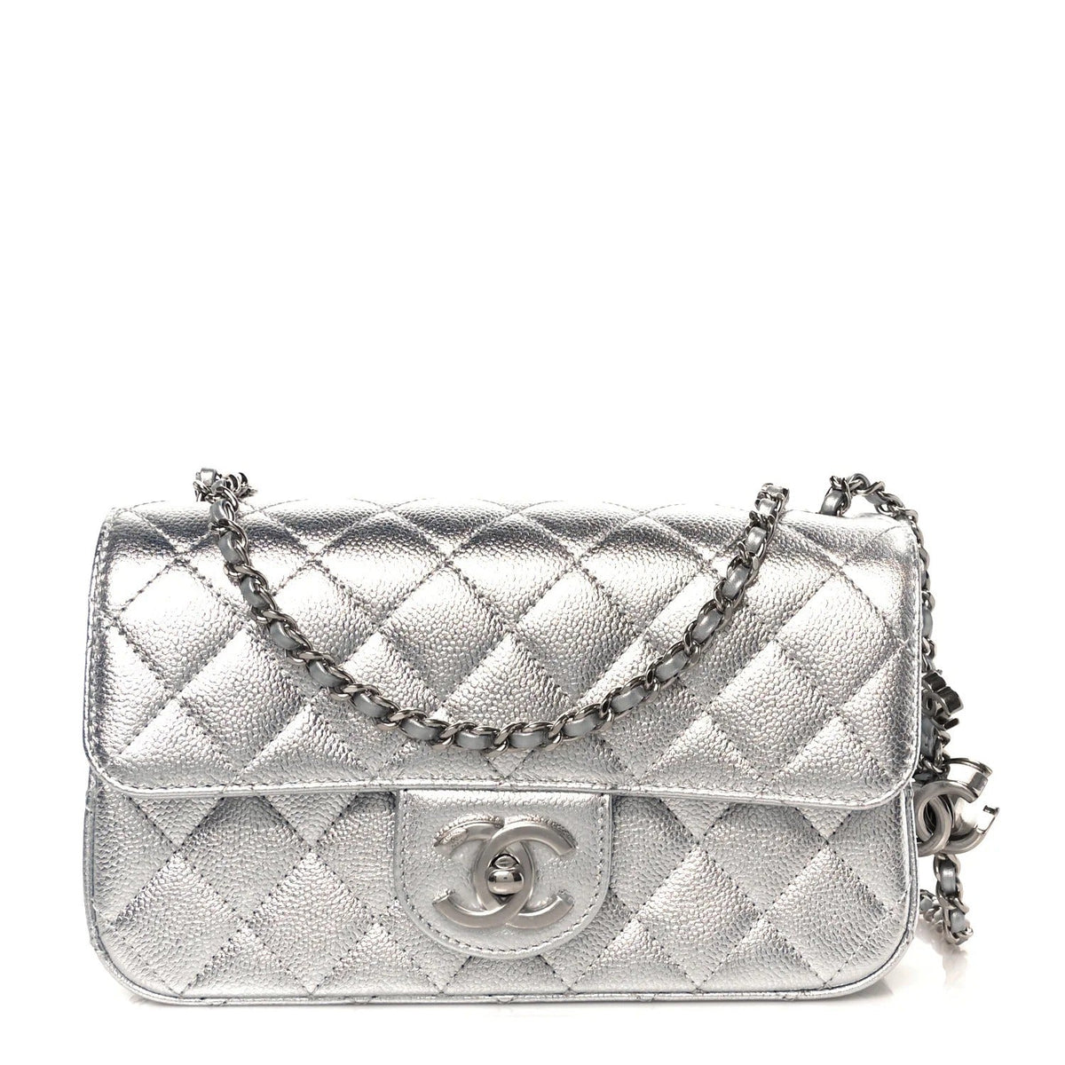 Mini borsa rettangolare trapuntata Caviar metallizzata con patta CC Slide argento