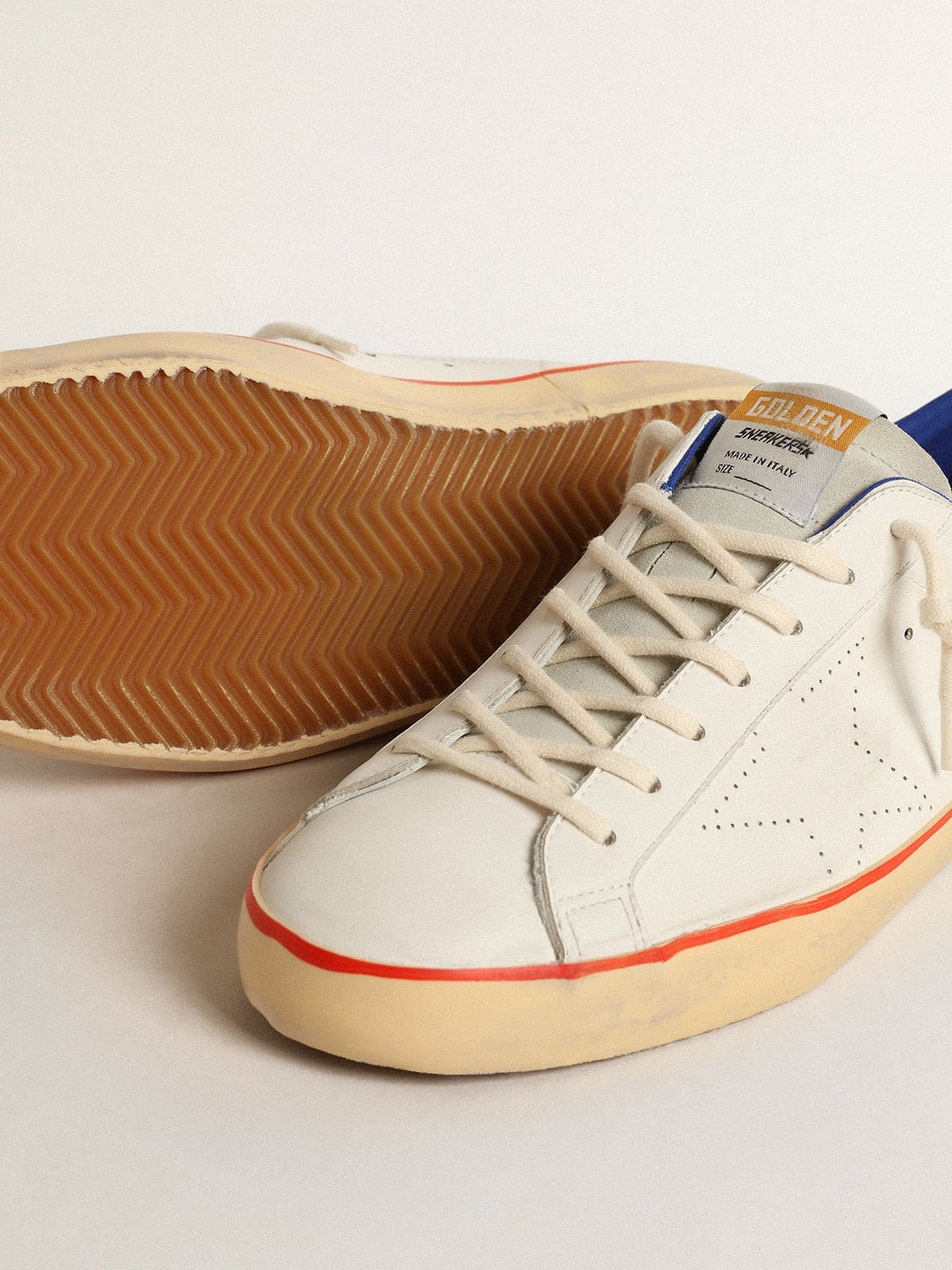Stella traforata e talloncino in suede blu
