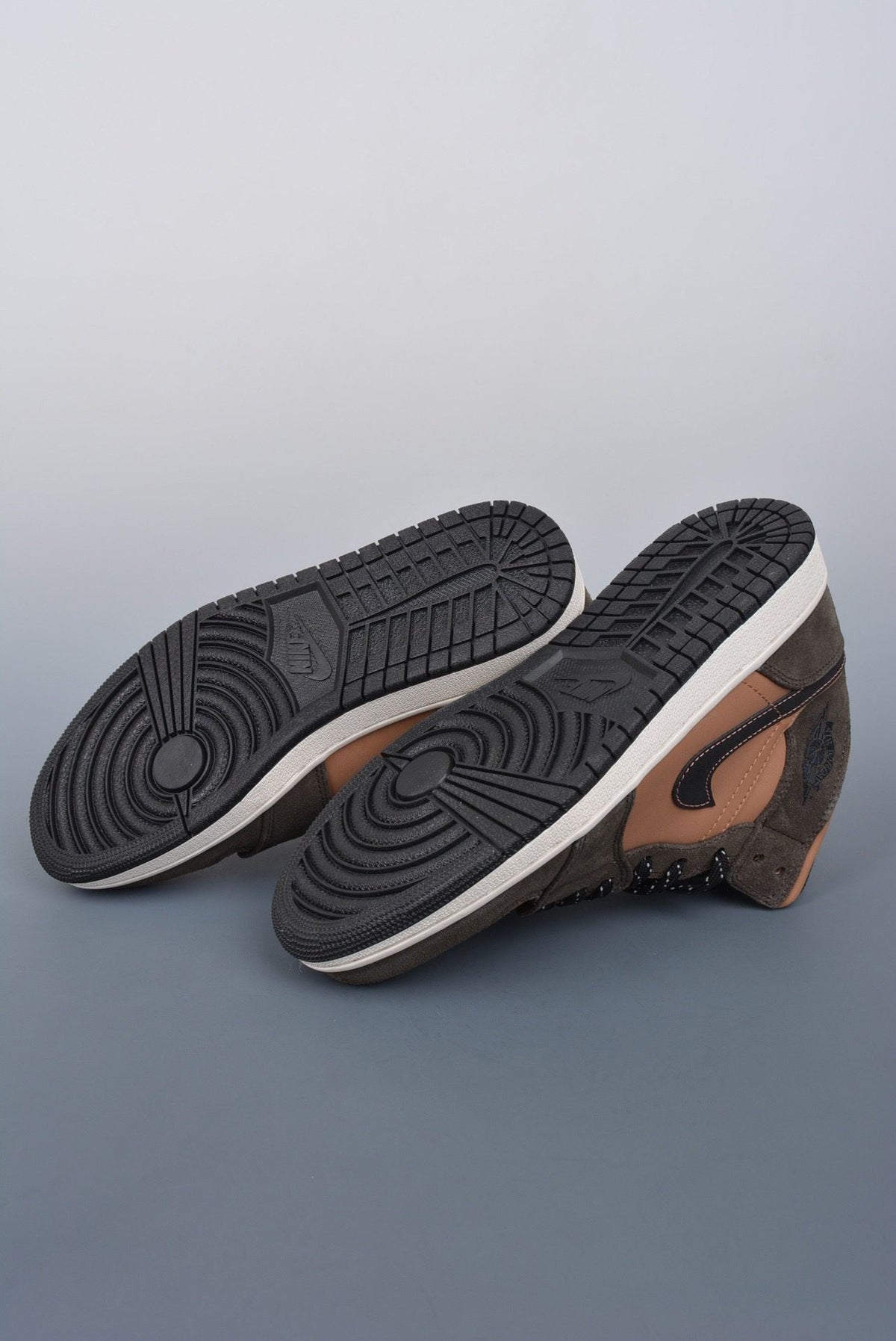 Jordan 1 Mid SE Cioccolato fondente (GS)