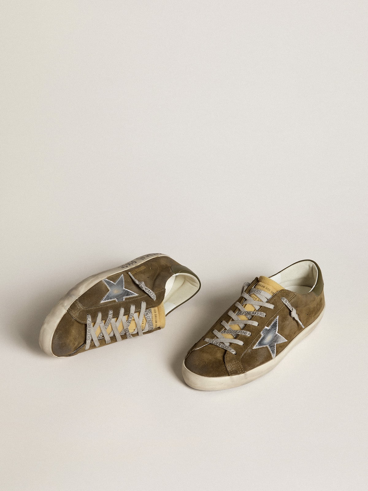 LTD in suede con stella in pelle laminata e talloncino in pelle