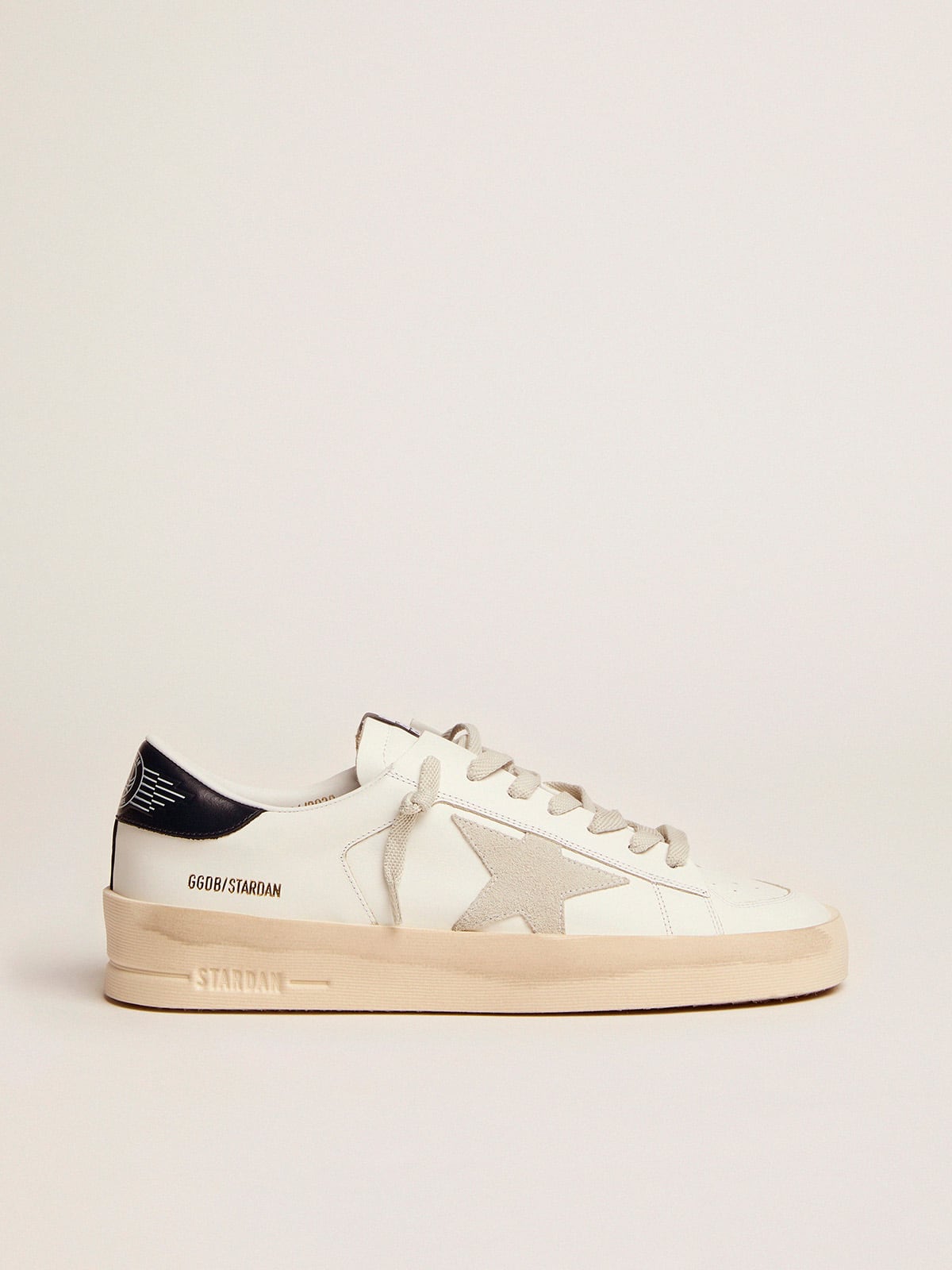 Stella in suede grigio ghiaccio e talloncino blu
