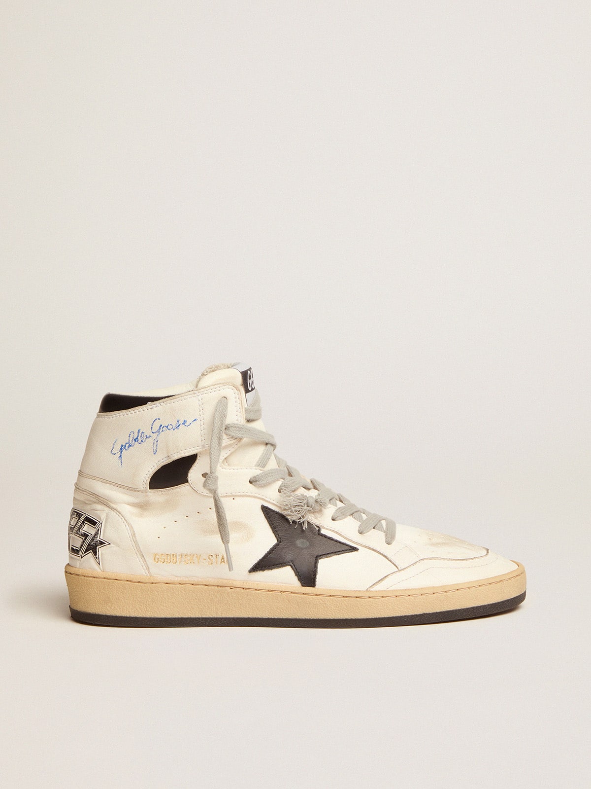 Pelle bianca con stella in pelle nera