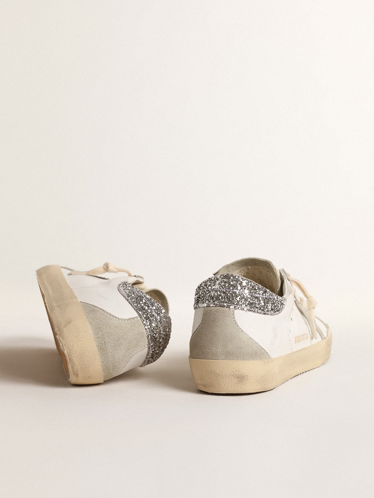 Stella grigia e tallone in glitter argento