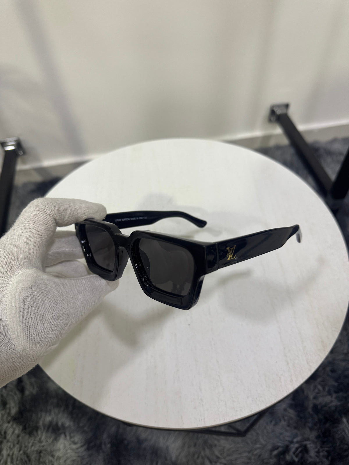 Occhiali da sole Louis Vuitton SQUARE Black/Gold